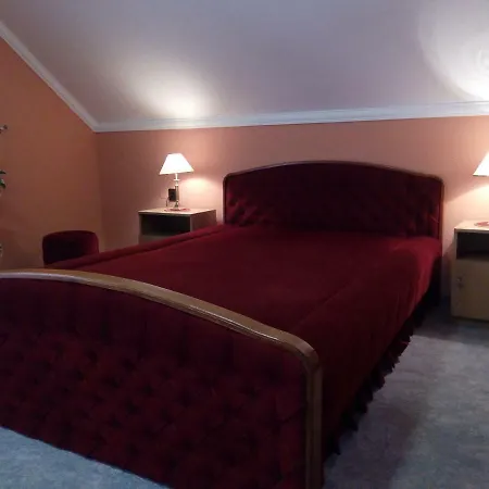 Uettoero Ut 177 B * 鲍洛通费尼韦什