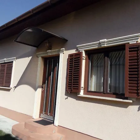 别墅 Uettoero Ut 177 B 鲍洛通费尼韦什