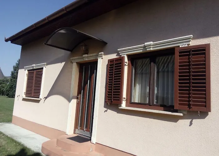 别墅 Uettoero Ut 177 B 鲍洛通费尼韦什